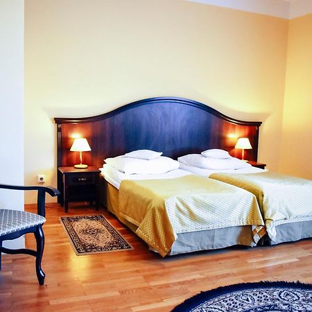 Hotel Zamek Krolewski W Rydzynie Рыдзына Экстерьер фото