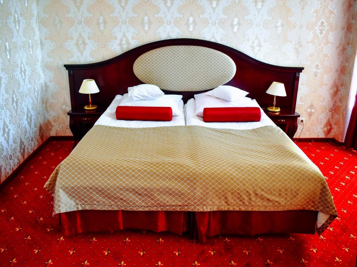 Hotel Zamek Krolewski W Rydzynie Рыдзына Экстерьер фото