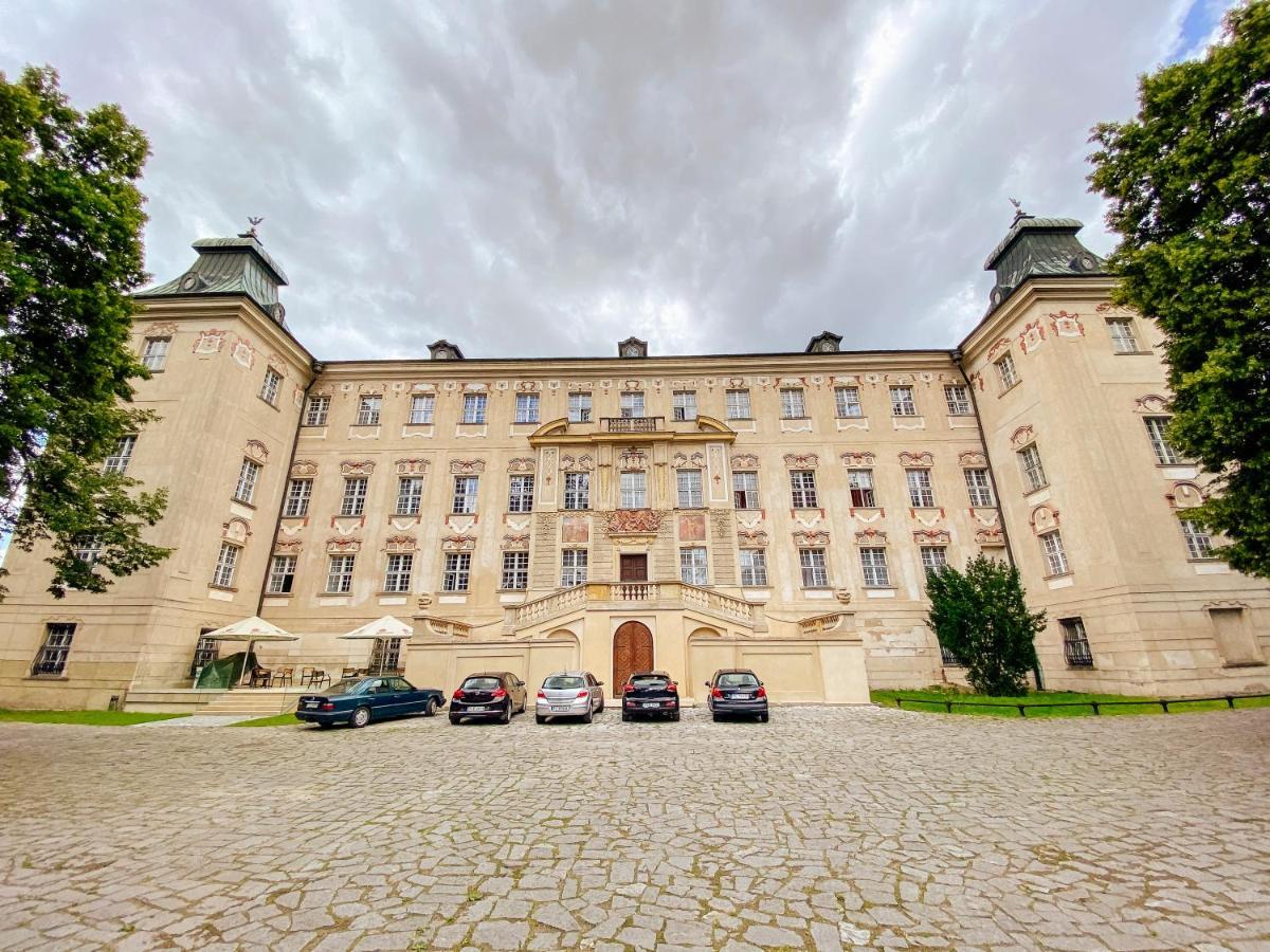 Hotel Zamek Krolewski W Rydzynie Рыдзына Экстерьер фото
